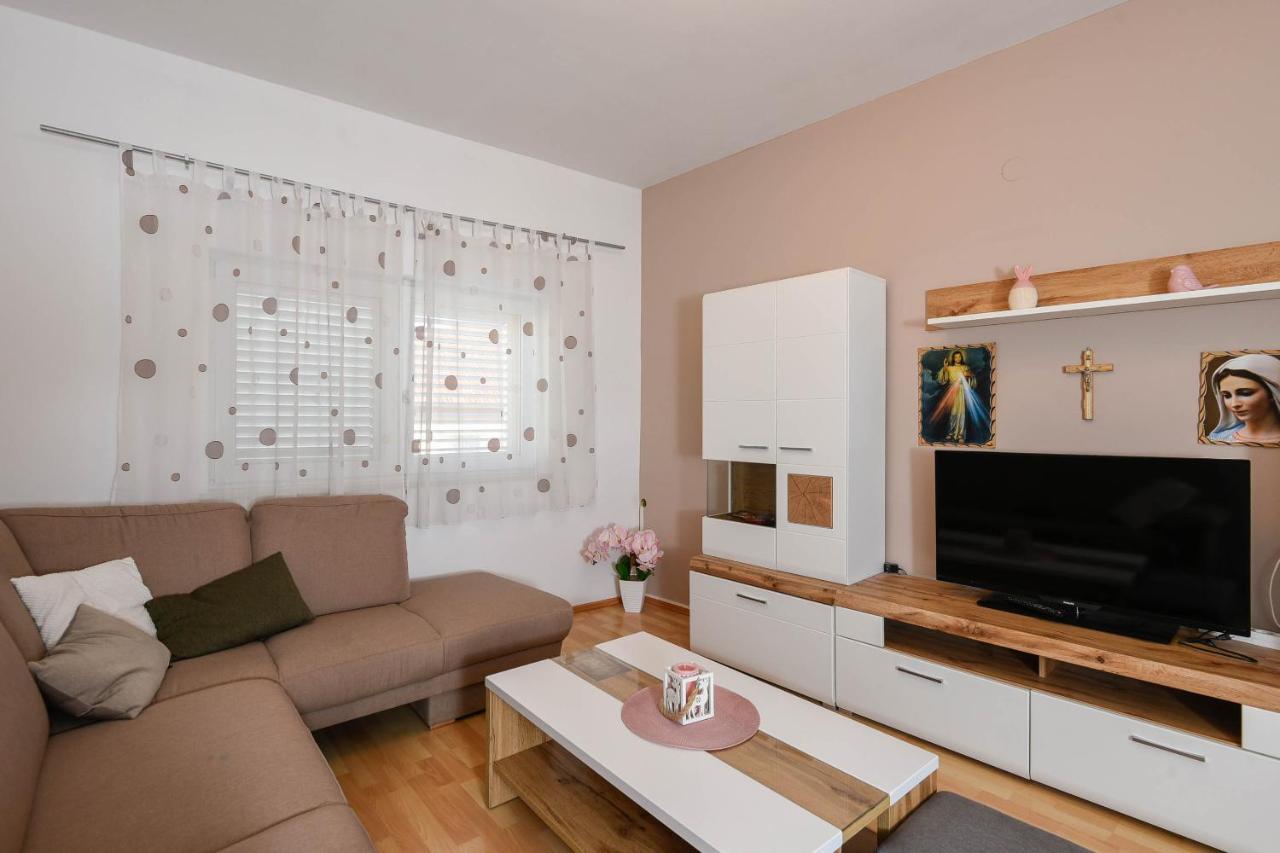 Apartments Karla Orebić Екстериор снимка