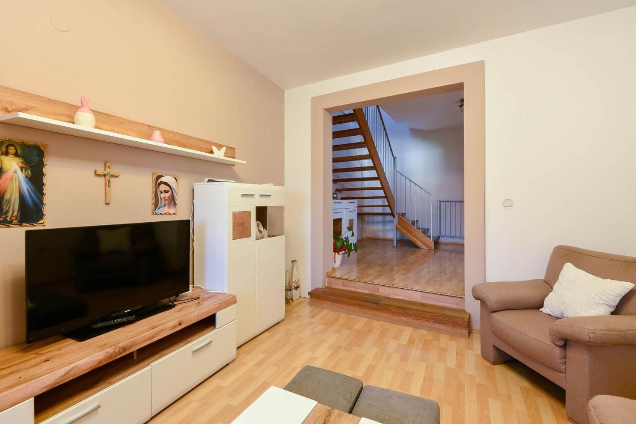 Apartments Karla Orebić Екстериор снимка