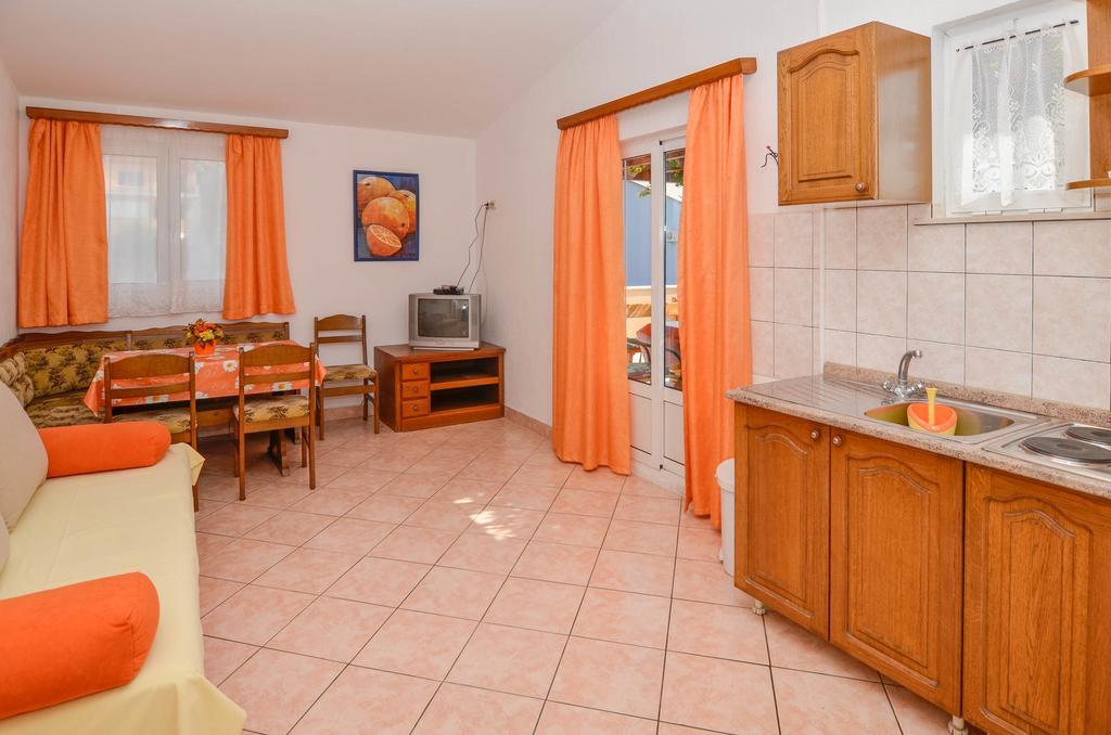 Apartments Karla Orebić Стая снимка