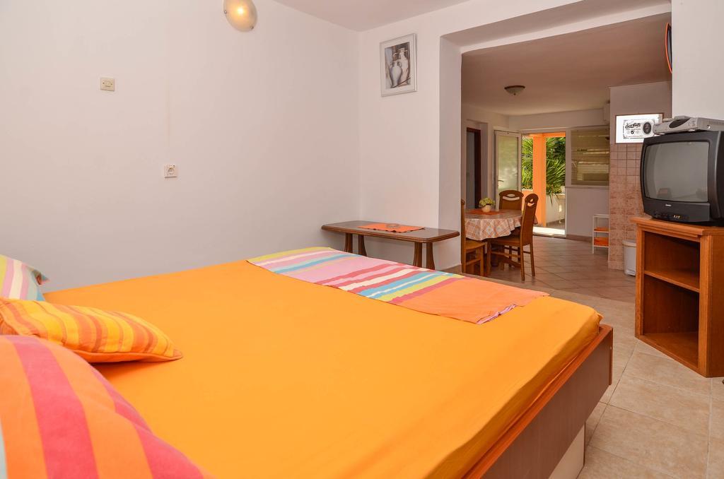 Apartments Karla Orebić Стая снимка