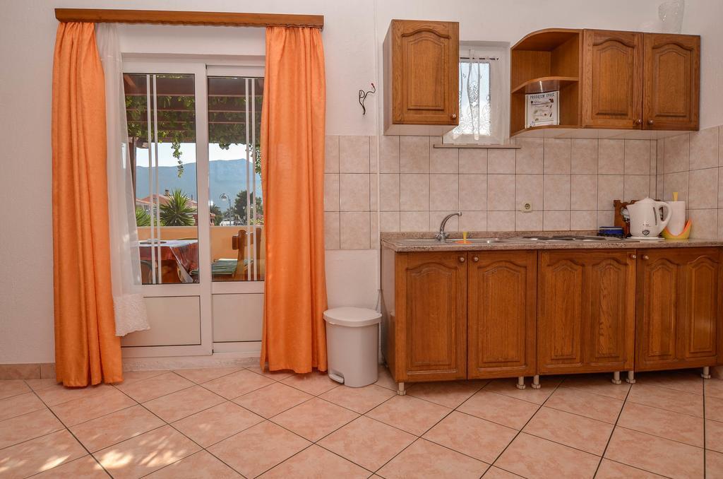 Apartments Karla Orebić Стая снимка