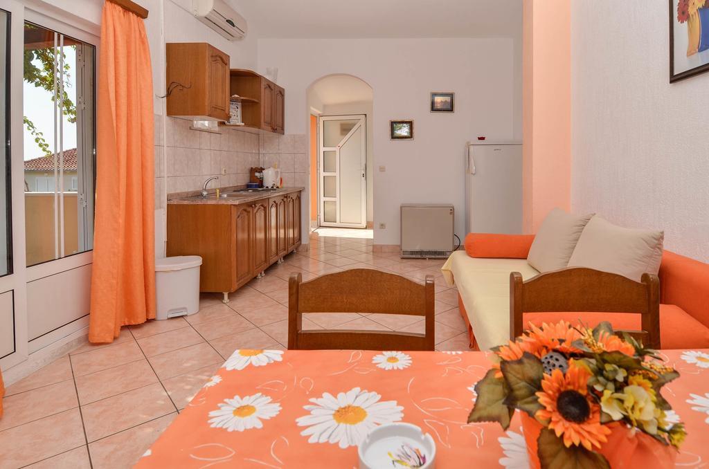 Apartments Karla Orebić Стая снимка