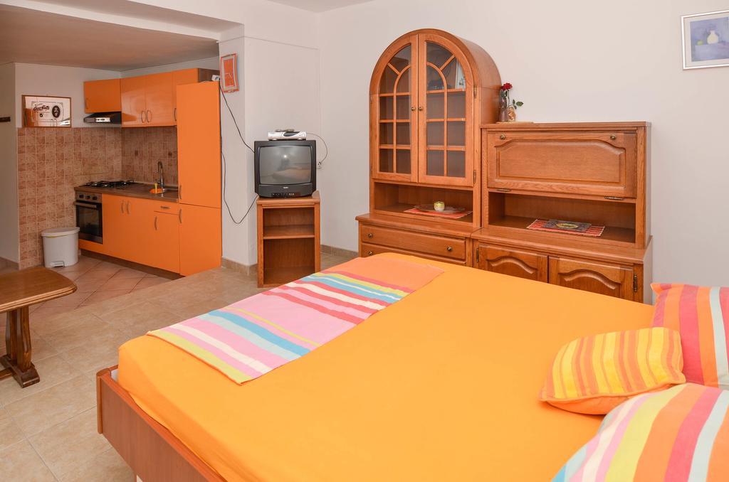 Apartments Karla Orebić Стая снимка