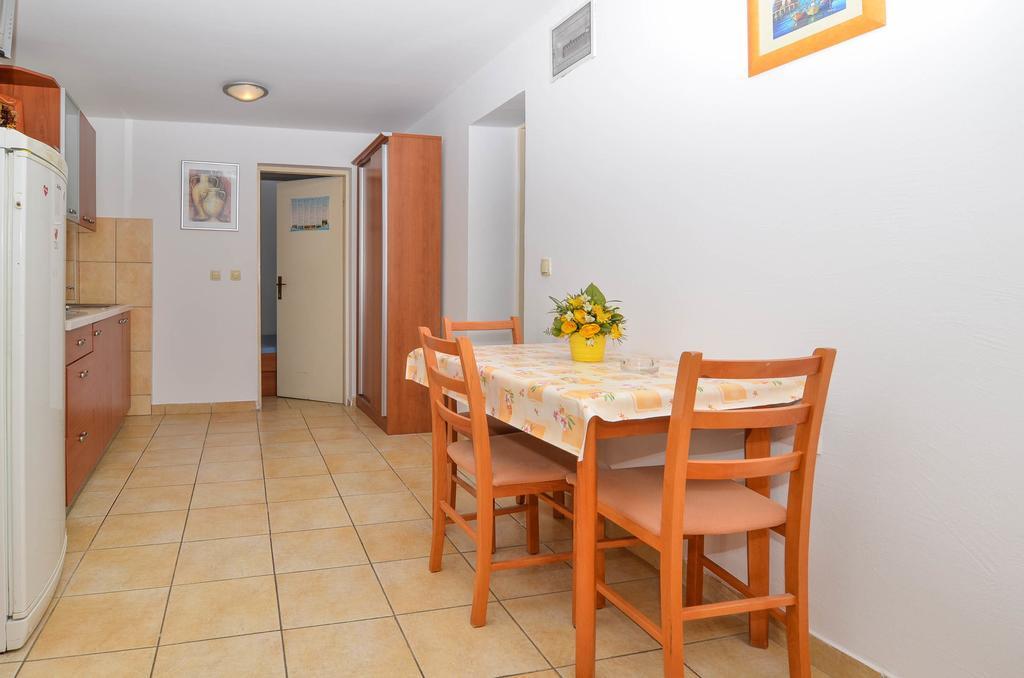 Apartments Karla Orebić Стая снимка