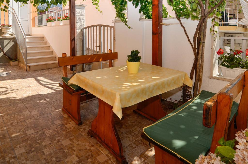 Apartments Karla Orebić Стая снимка