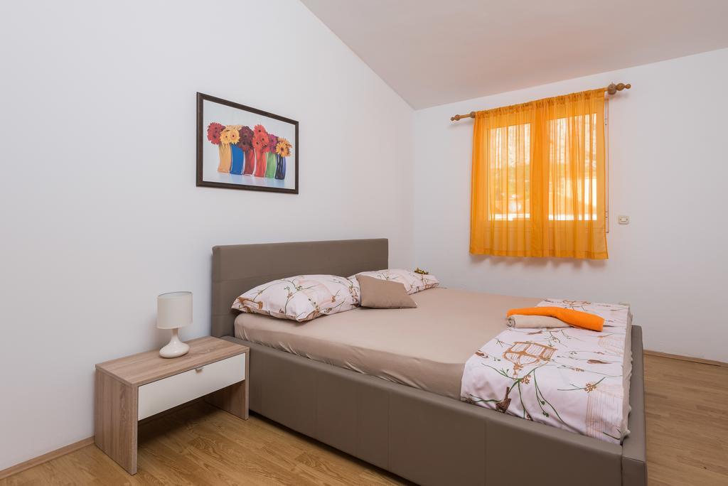 Apartments Karla Orebić Екстериор снимка