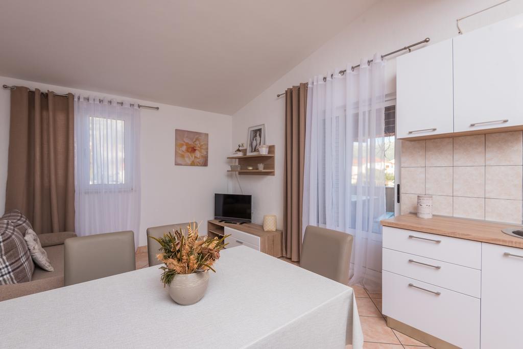 Apartments Karla Orebić Екстериор снимка