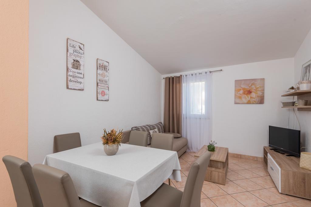Apartments Karla Orebić Екстериор снимка
