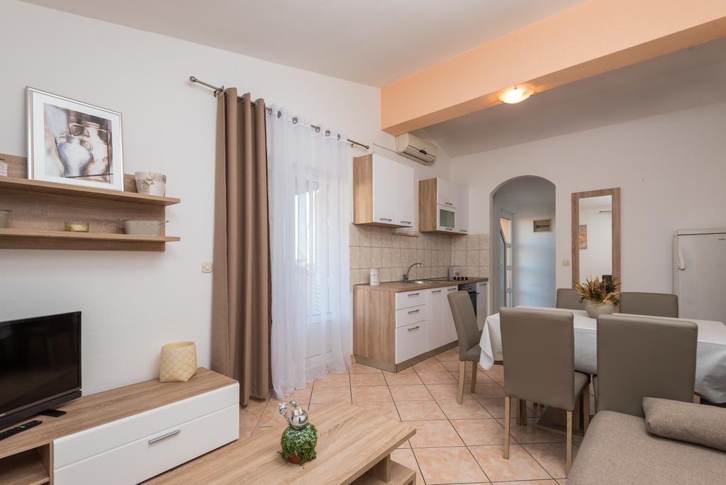 Apartments Karla Orebić Екстериор снимка